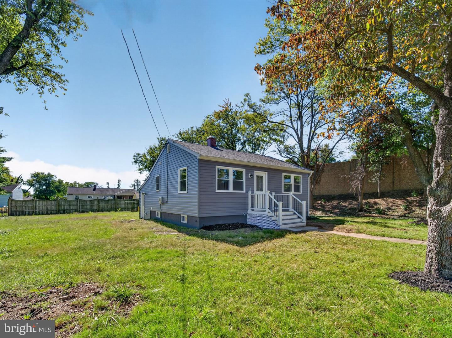 1 Fernglen Ave Property Photo 3
