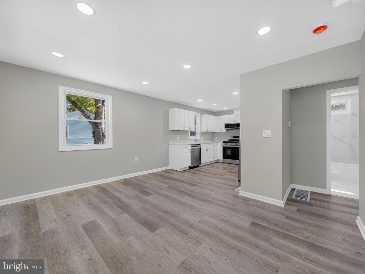 1 Fernglen Ave Property Photo 6
