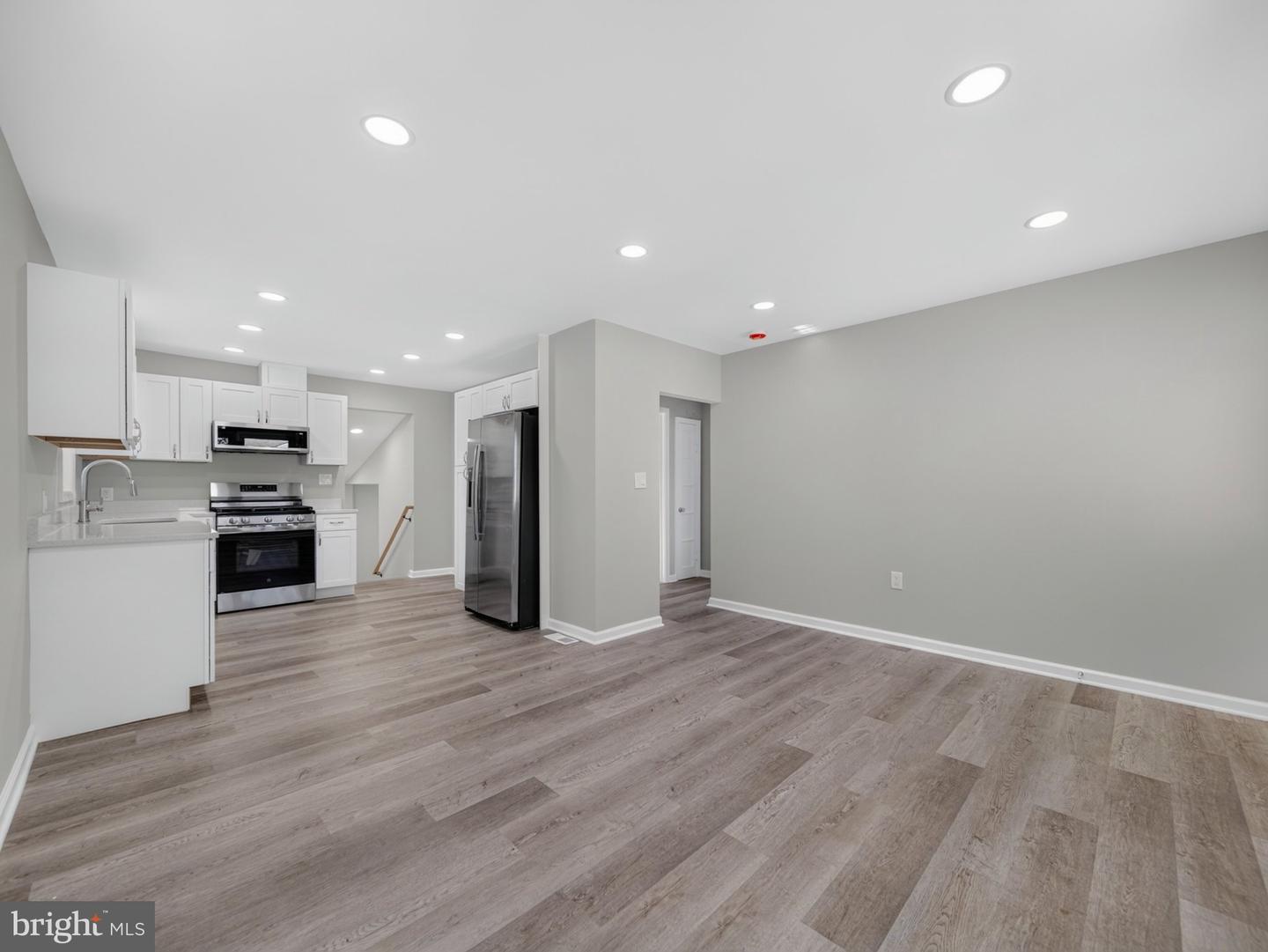 1 Fernglen Ave Property Photo 7