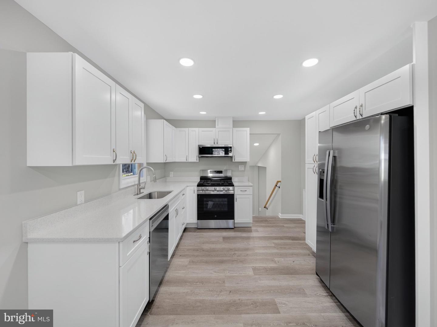 1 Fernglen Ave Property Photo 8