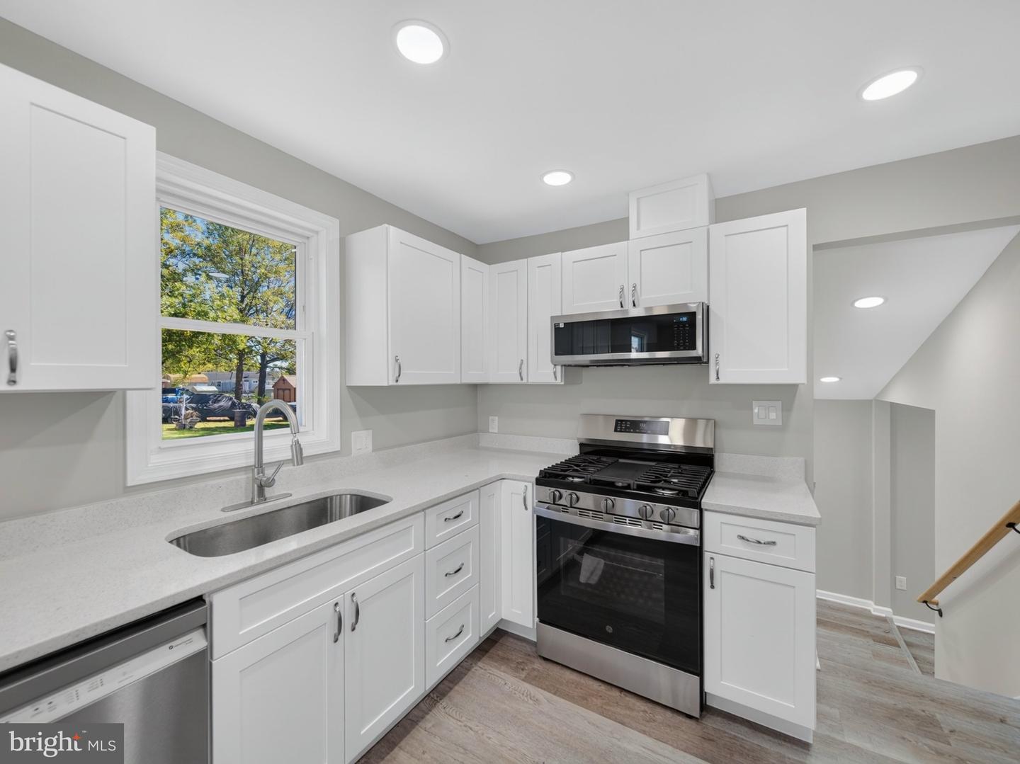1 Fernglen Ave Property Photo 9