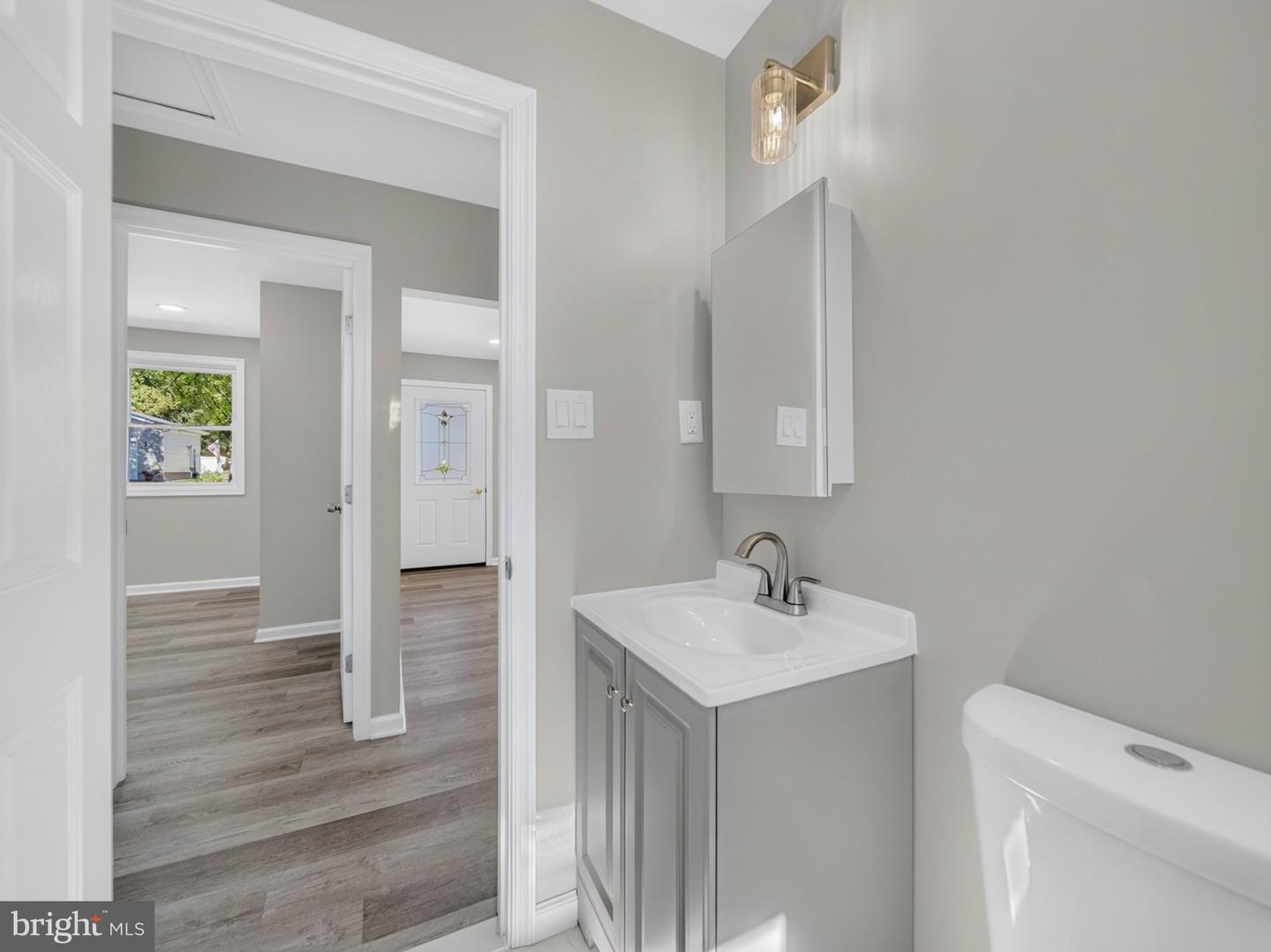 1 Fernglen Ave Property Photo 14