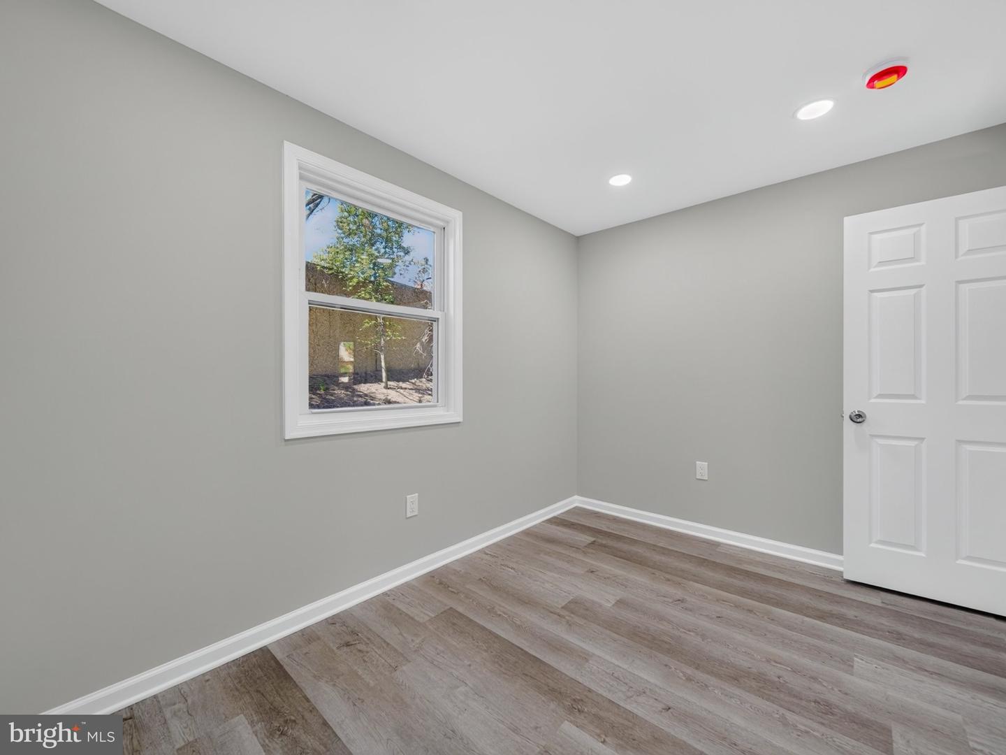 1 Fernglen Ave Property Photo 16