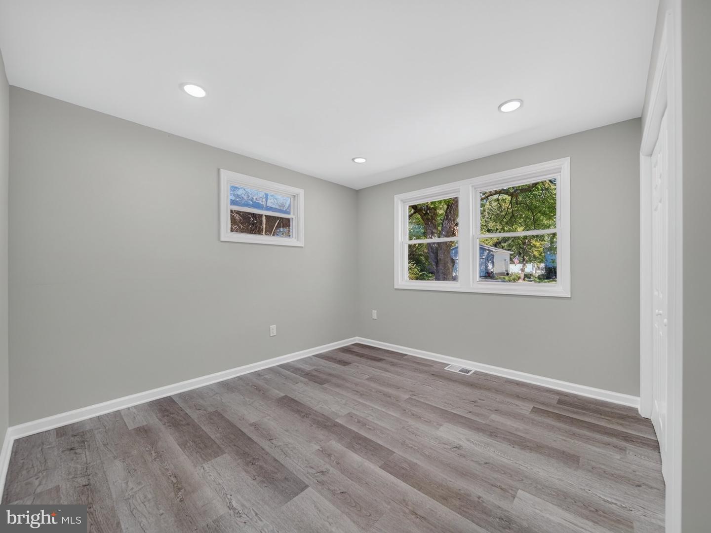 1 Fernglen Ave Property Photo 19