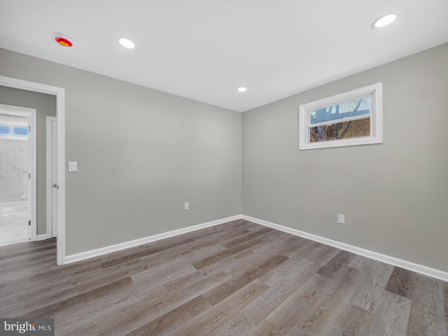 1 Fernglen Ave Property Photo 22