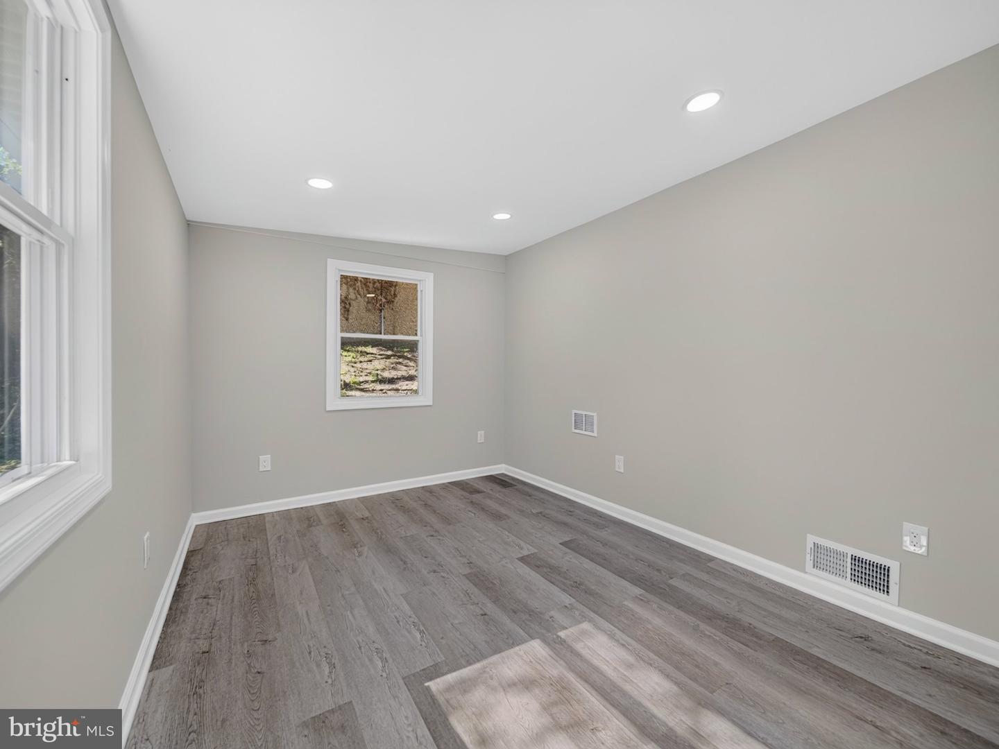 1 Fernglen Ave Property Photo 26