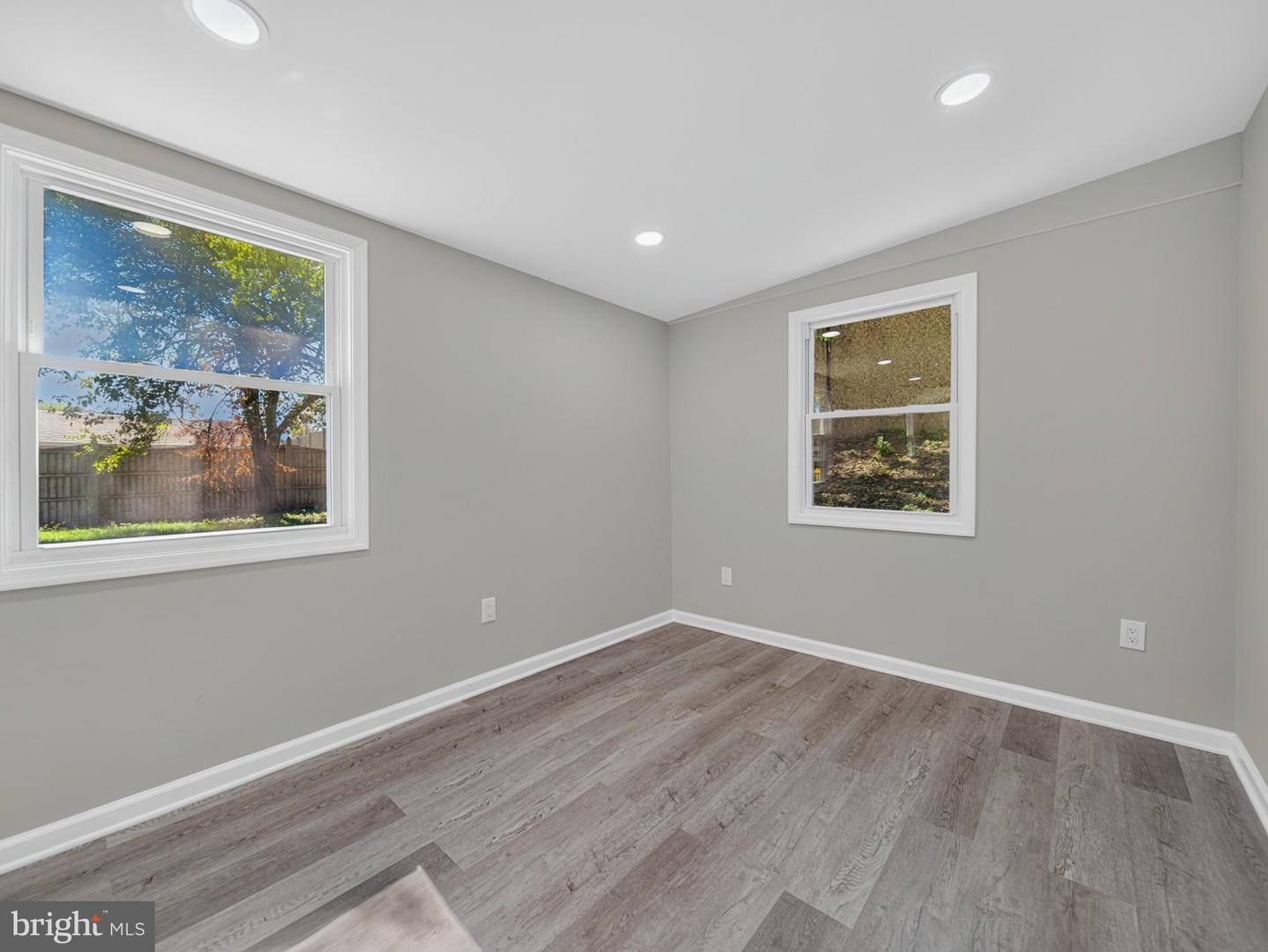 1 Fernglen Ave Property Photo 27