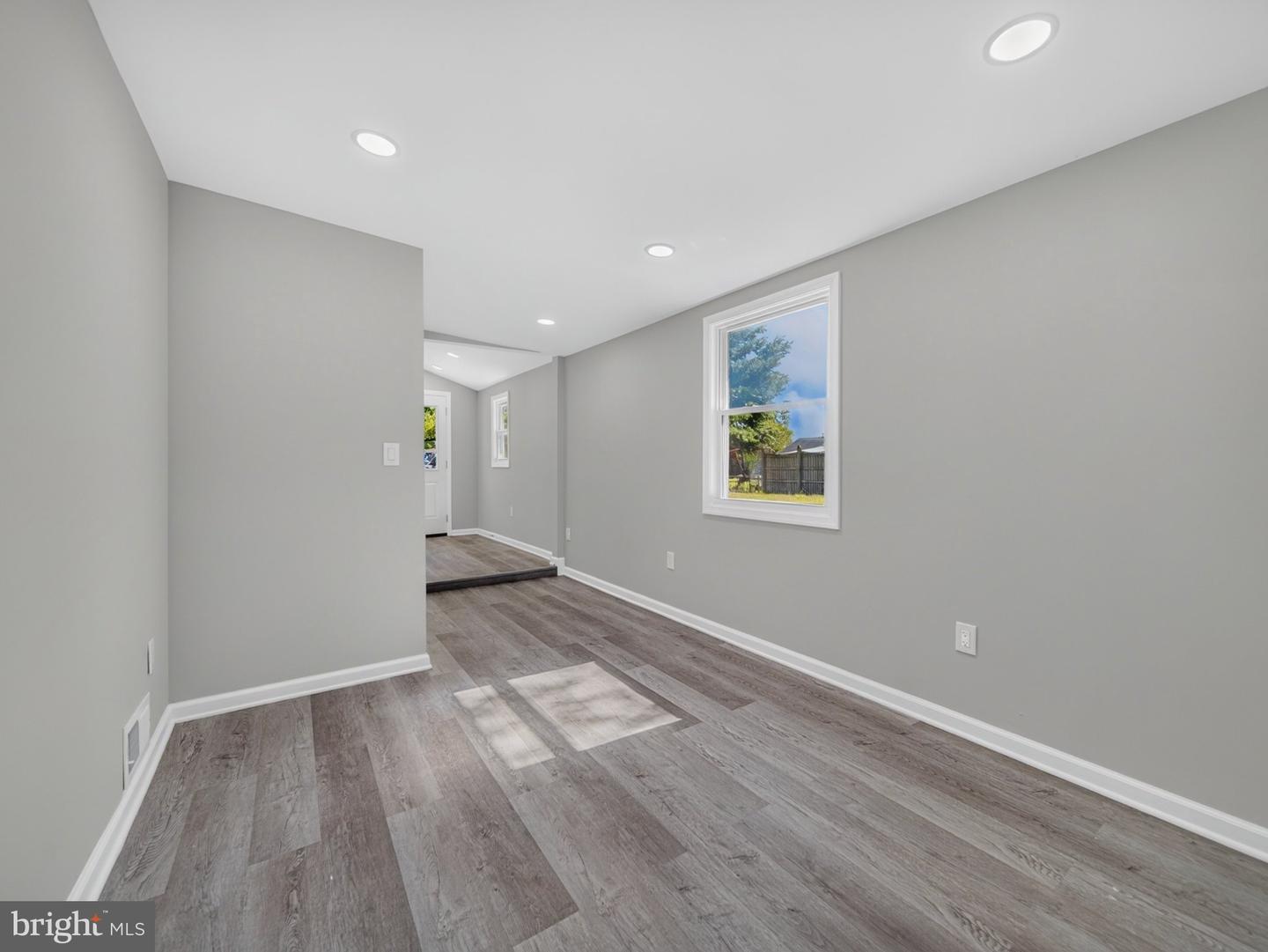 1 Fernglen Ave Property Photo 28