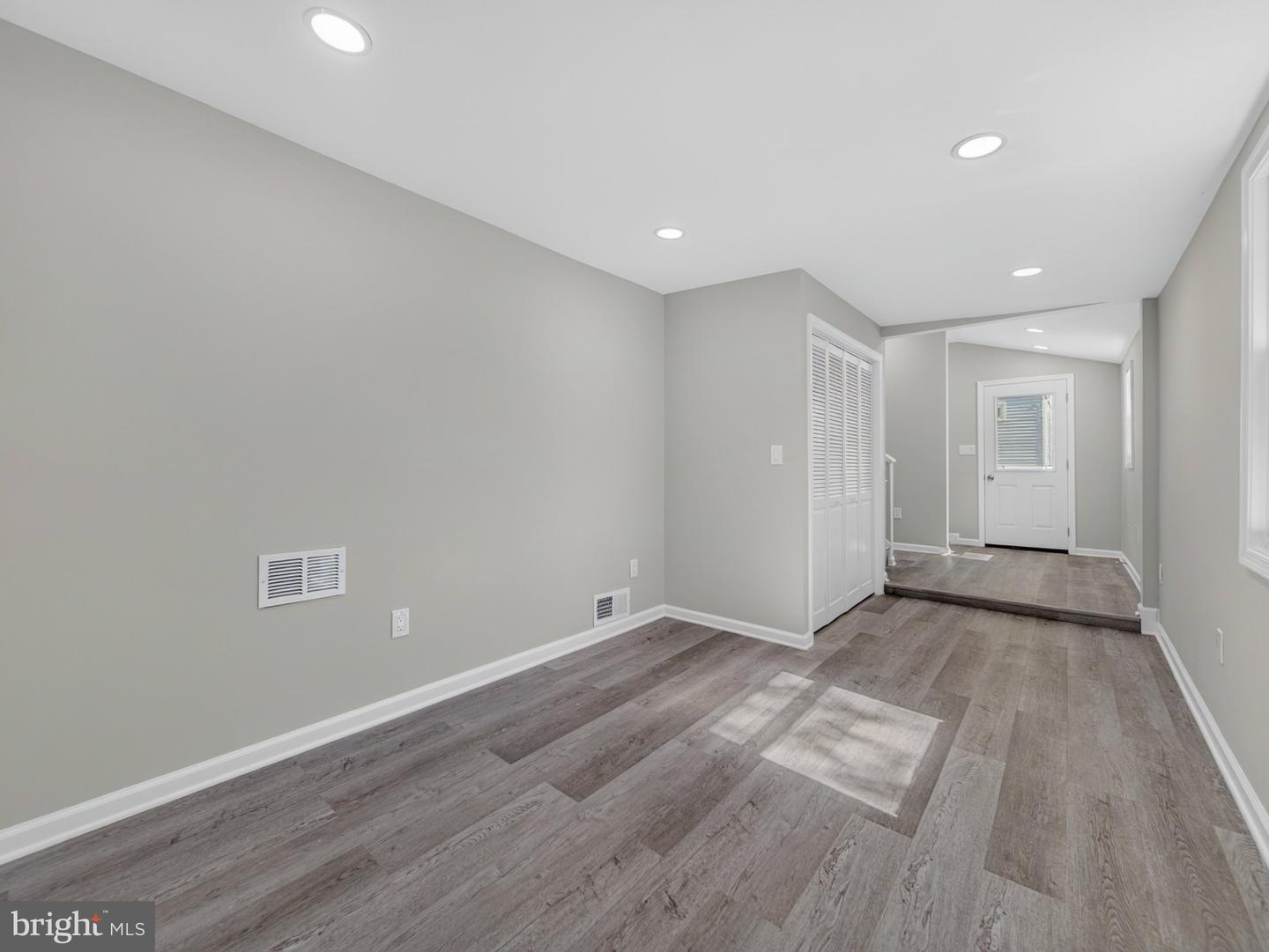 1 Fernglen Ave Property Photo 29