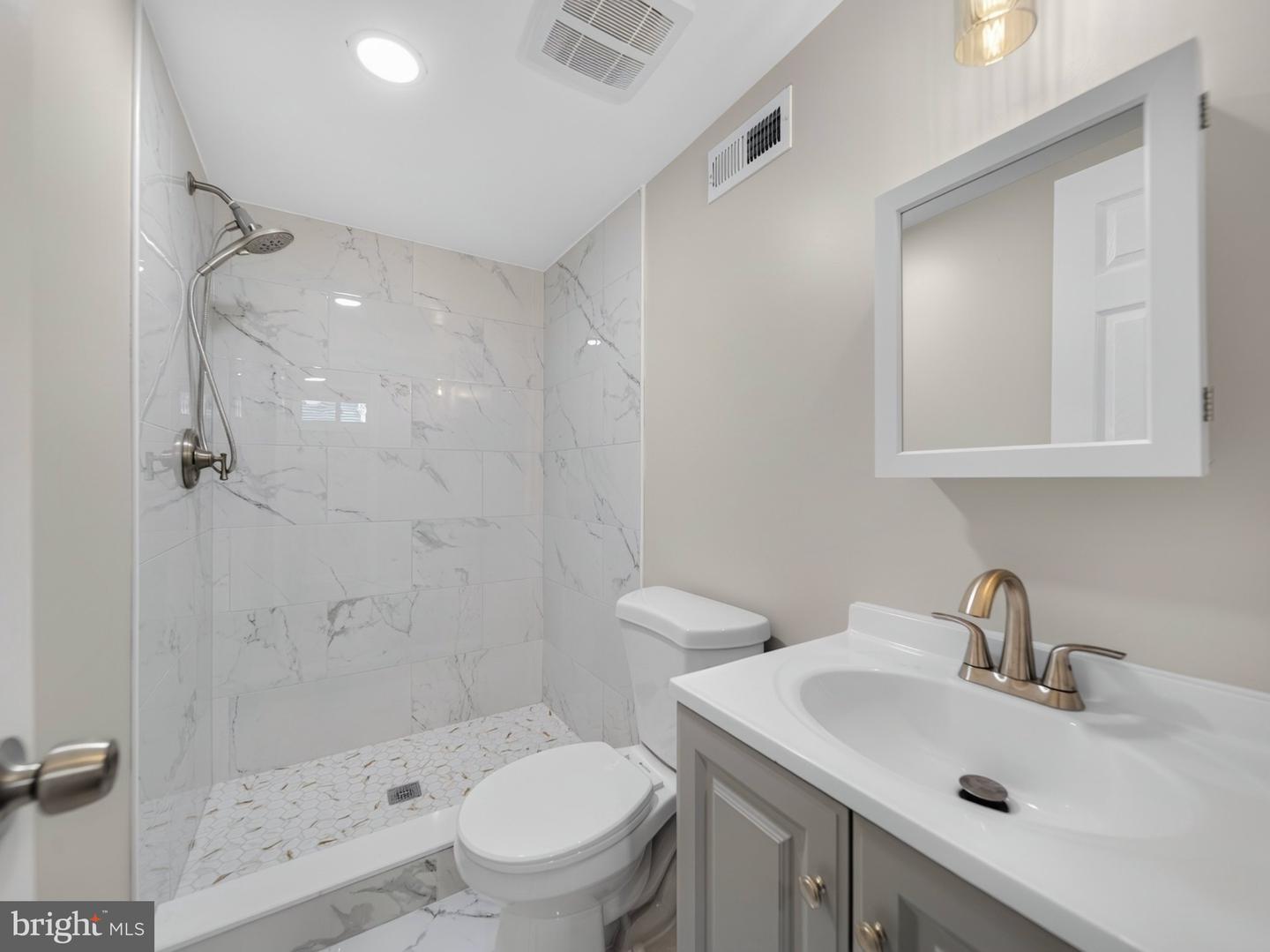 1 Fernglen Ave Property Photo 31
