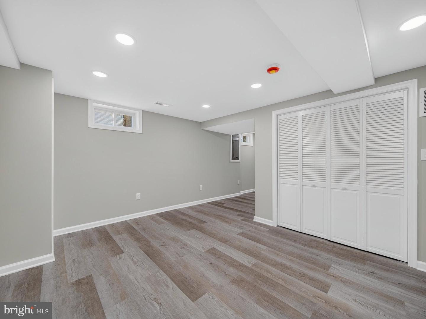 1 Fernglen Ave Property Photo 36