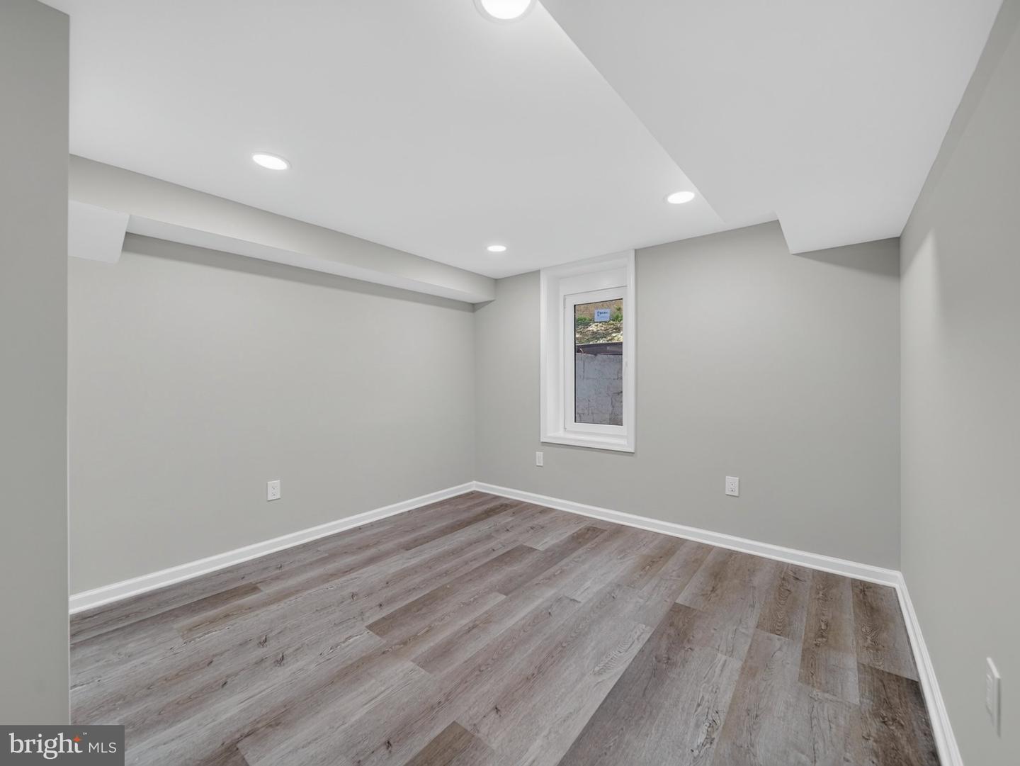 1 Fernglen Ave Property Photo 37