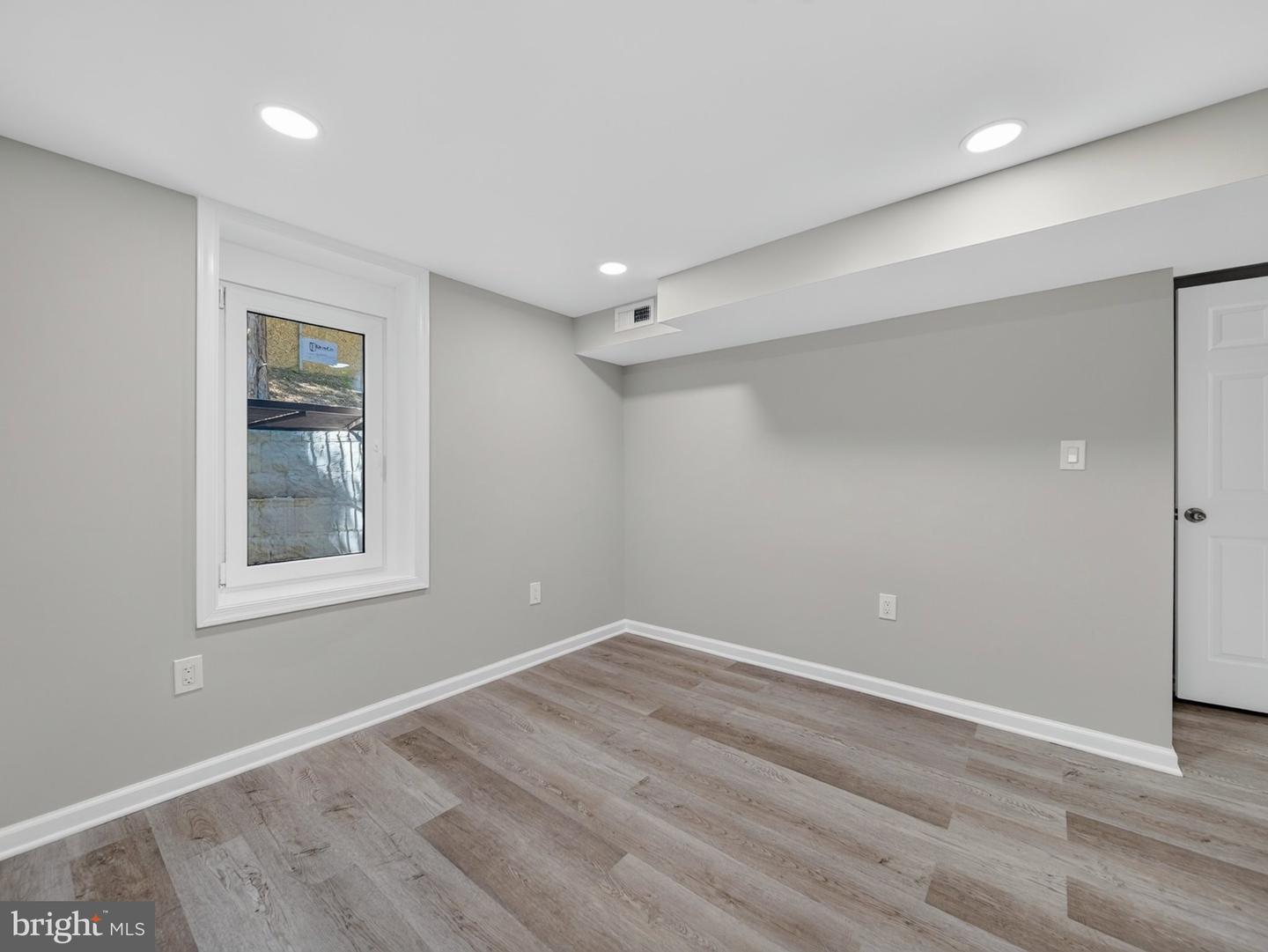 1 Fernglen Ave Property Photo 38