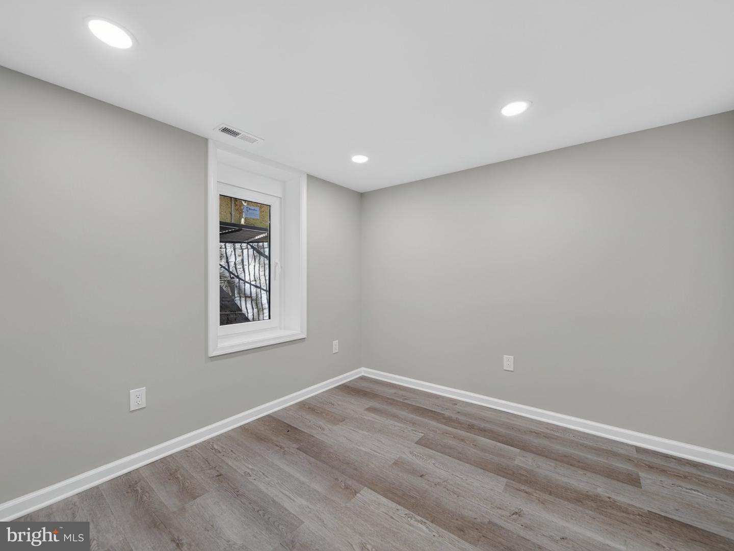 1 Fernglen Ave Property Photo 41