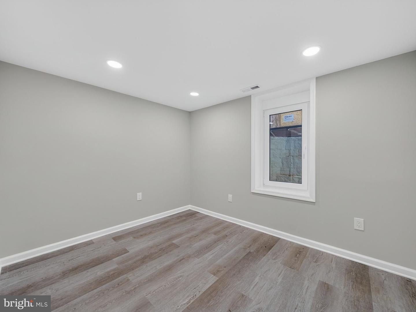 1 Fernglen Ave Property Photo 44