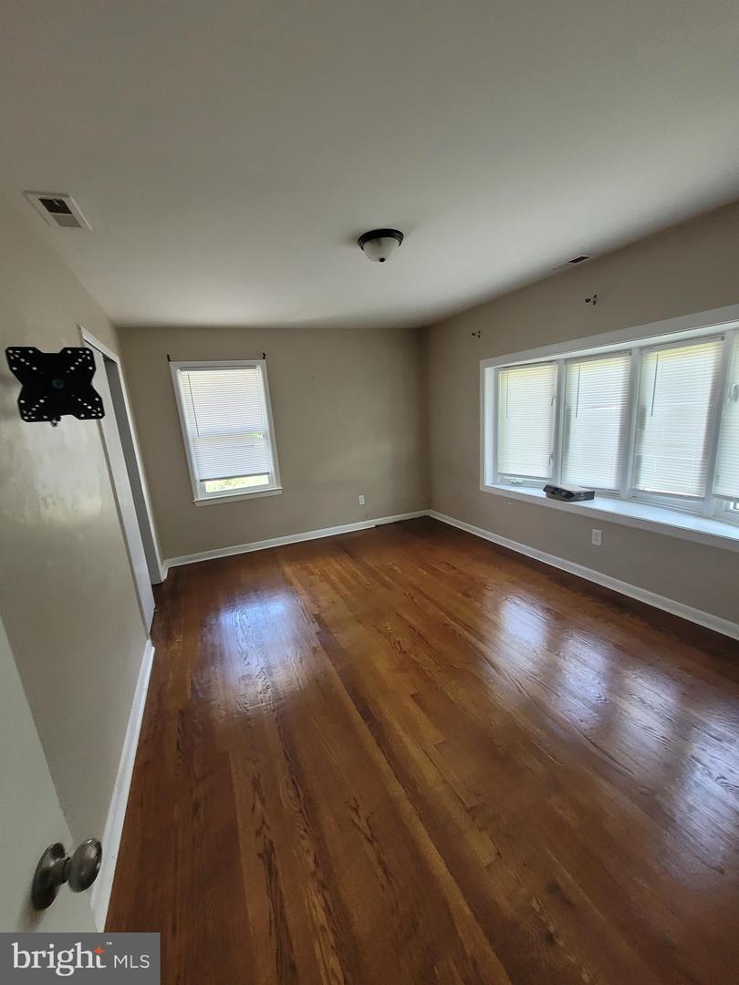 409 Phelps Ave Property Photo 3