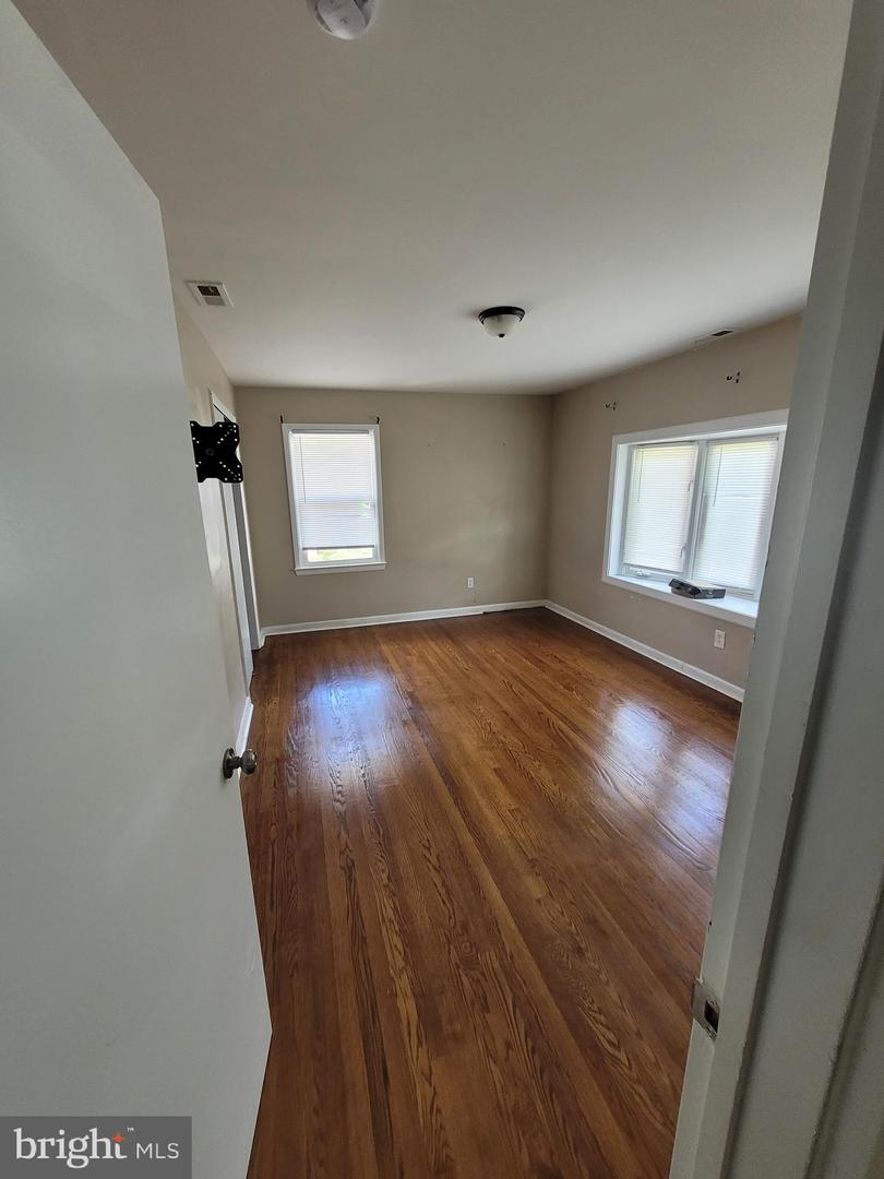 409 Phelps Ave Property Photo 4
