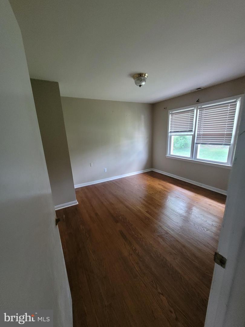 409 Phelps Ave Property Photo 8