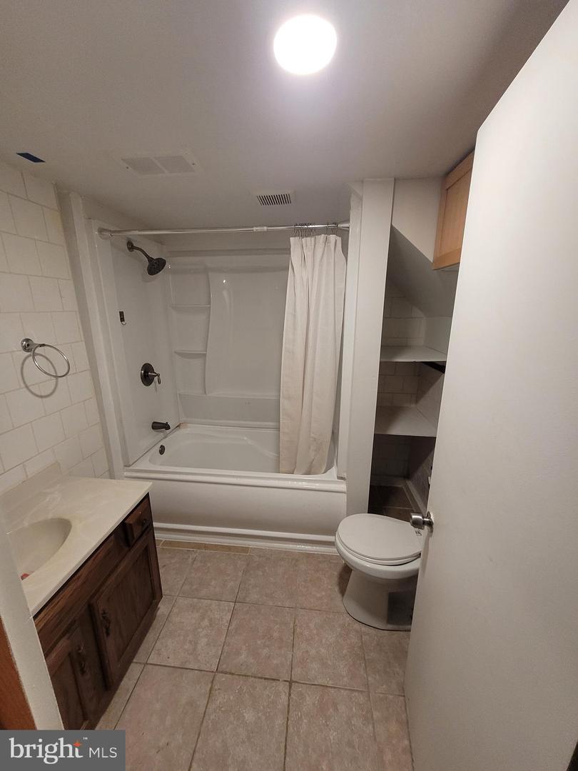 409 Phelps Ave Property Photo 17