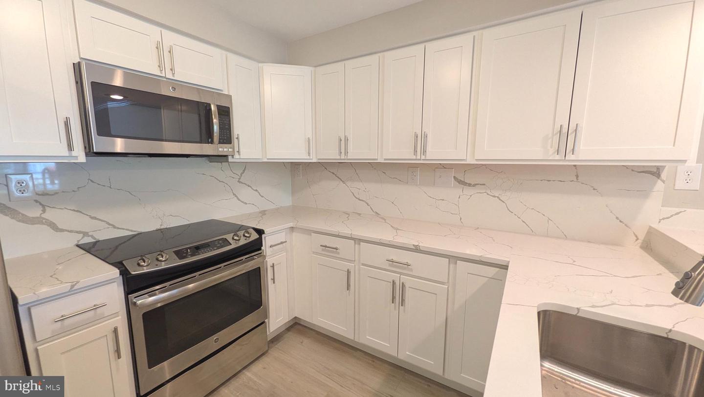 1144 Lake Heron Dr #2b Property Photo 8