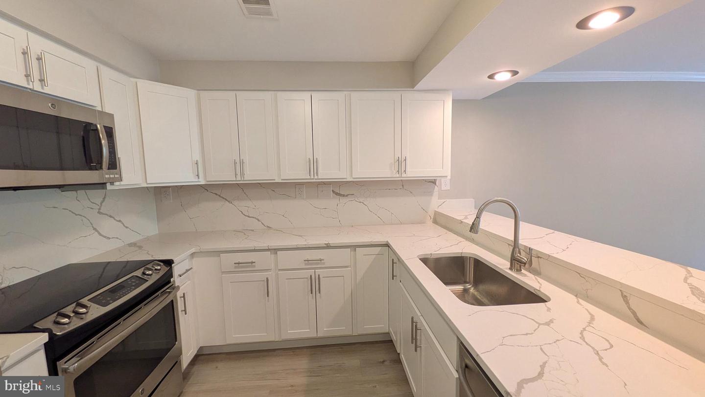 1144 Lake Heron Dr #2b Property Photo 9