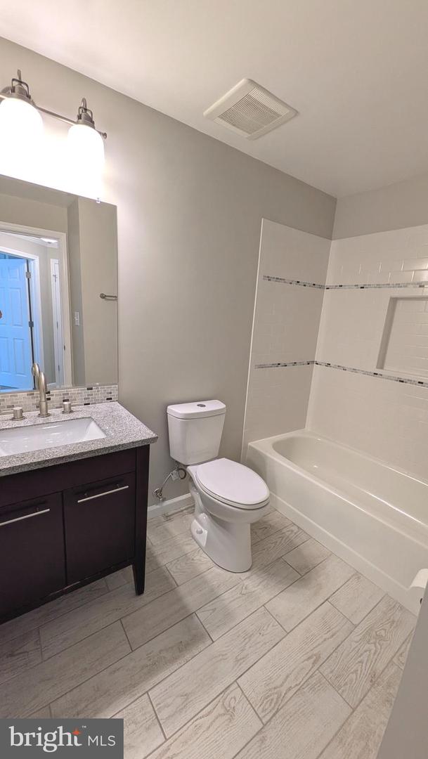 1144 Lake Heron Dr #2b Property Photo 17