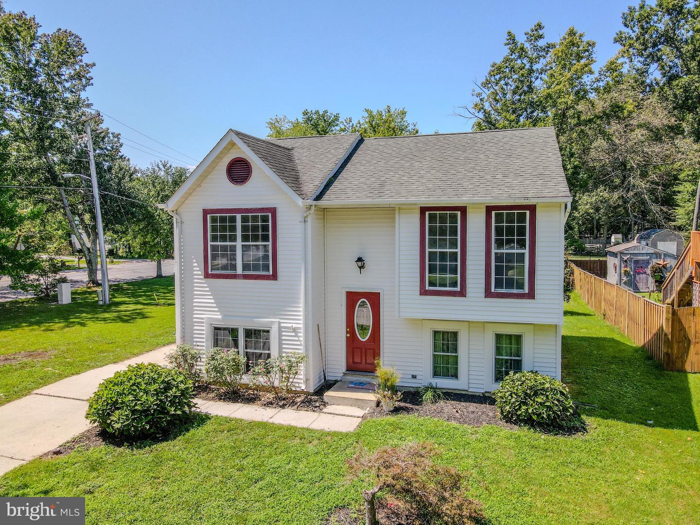 5518 BERKLEY MANOR LN