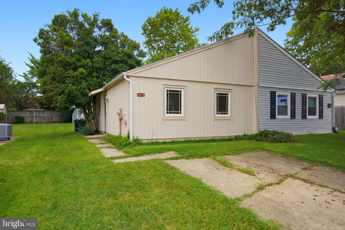 1136 Tyler Ave Property Photo 1