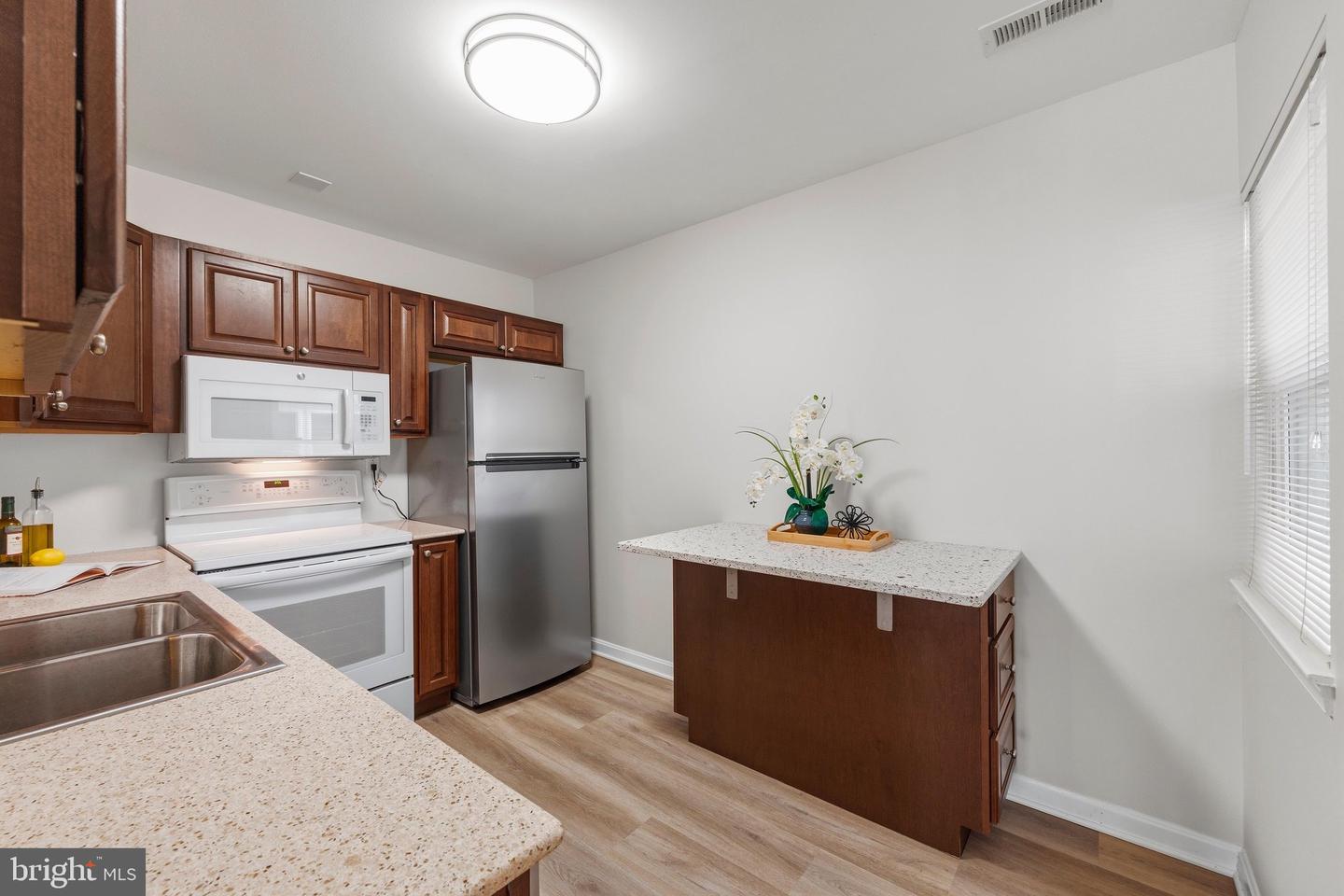 1725 W Bancroft Ln Property Photo 8