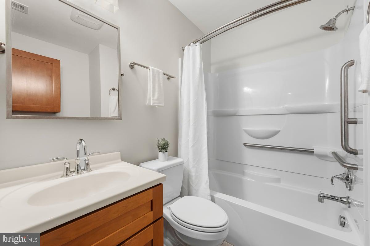 1725 W Bancroft Ln Property Photo 16