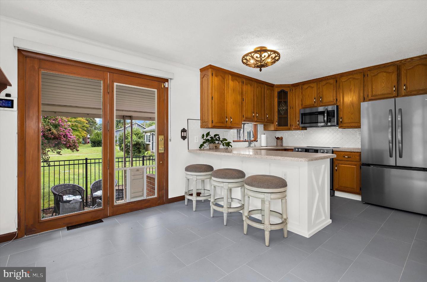1689 Twickenham Rd Property Photo 11