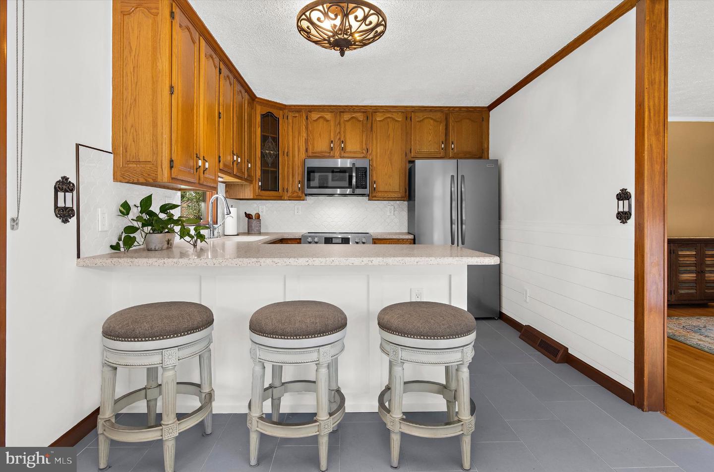 1689 Twickenham Rd Property Photo 12