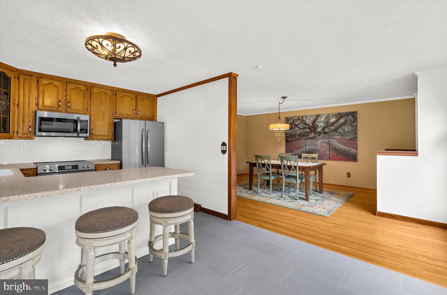 1689 Twickenham Rd Property Photo 14