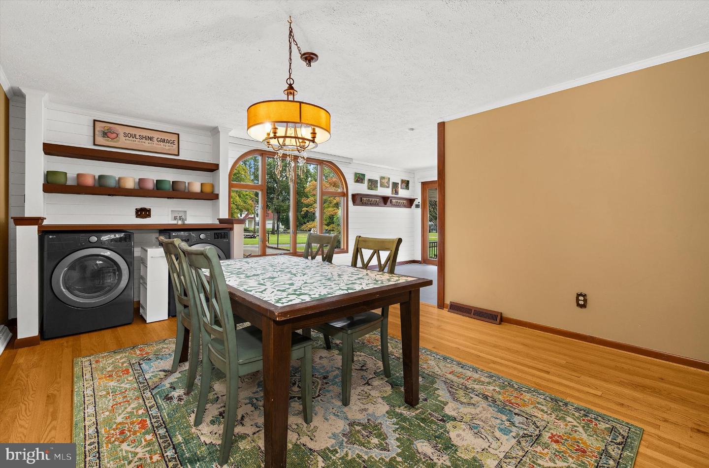1689 Twickenham Rd Property Photo 18