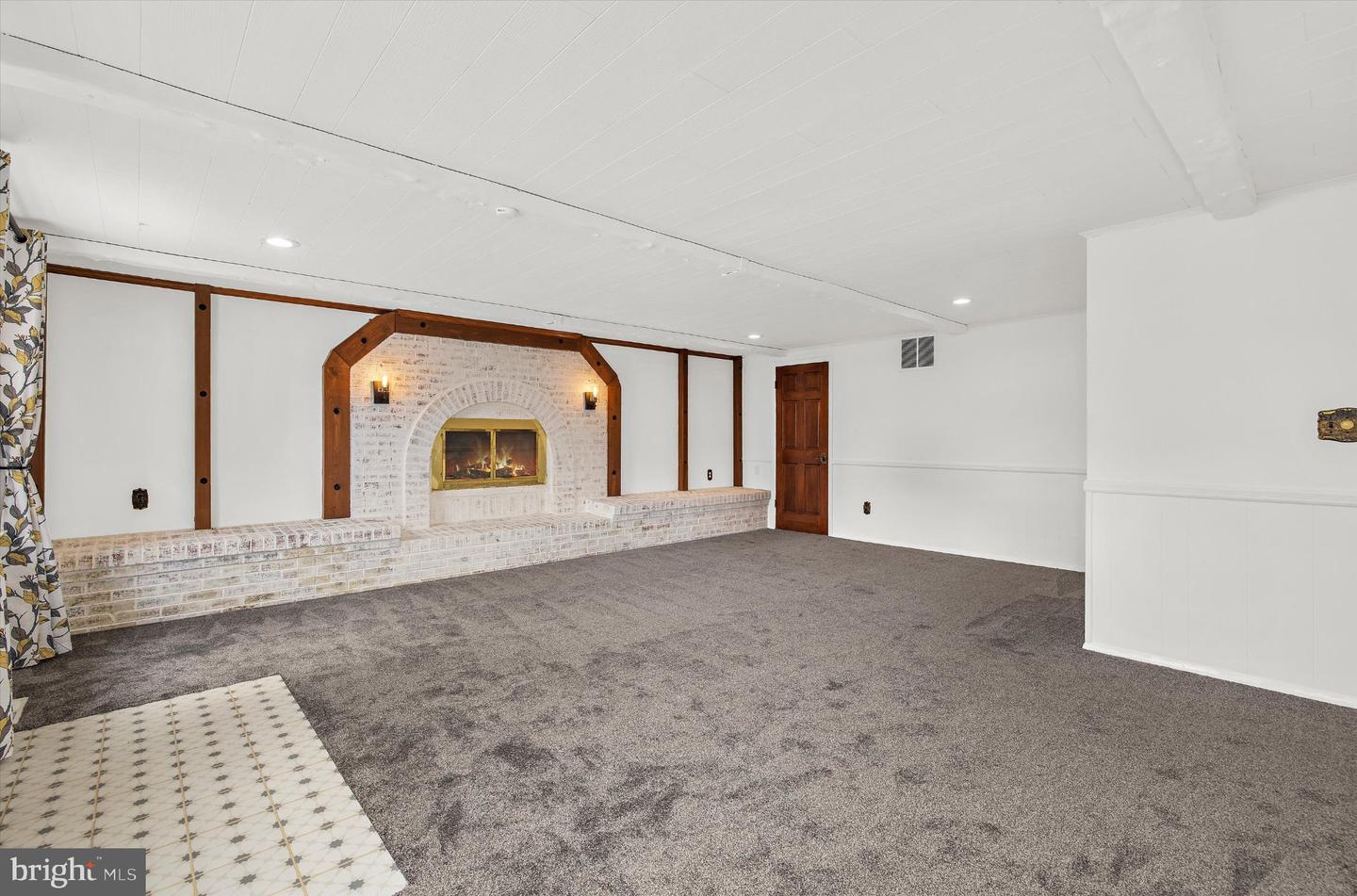 1689 Twickenham Rd Property Photo 21