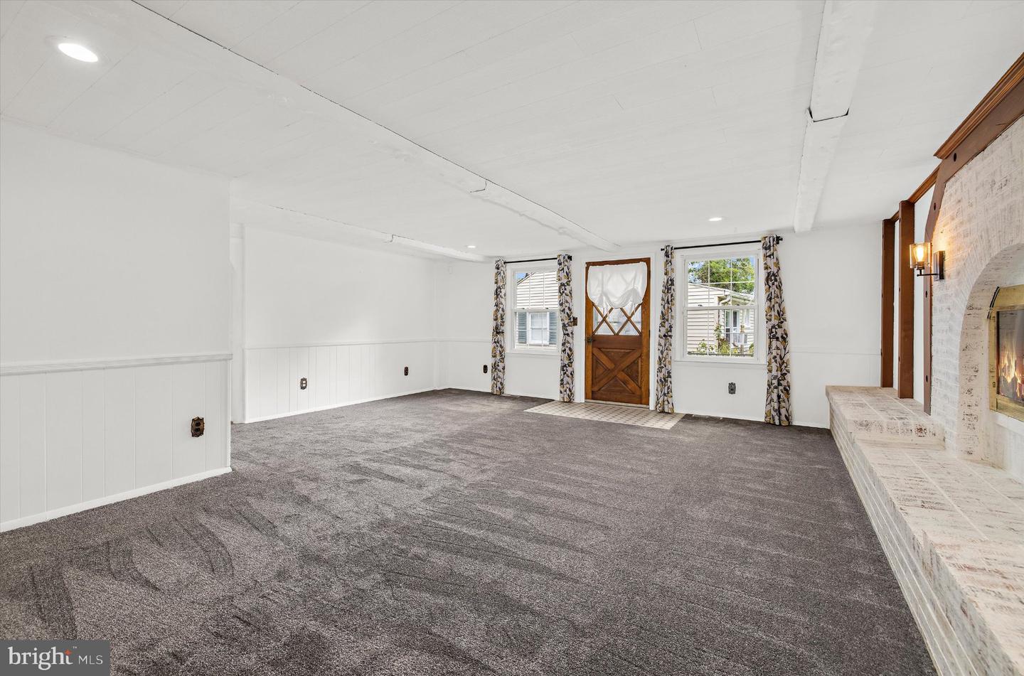 1689 Twickenham Rd Property Photo 22