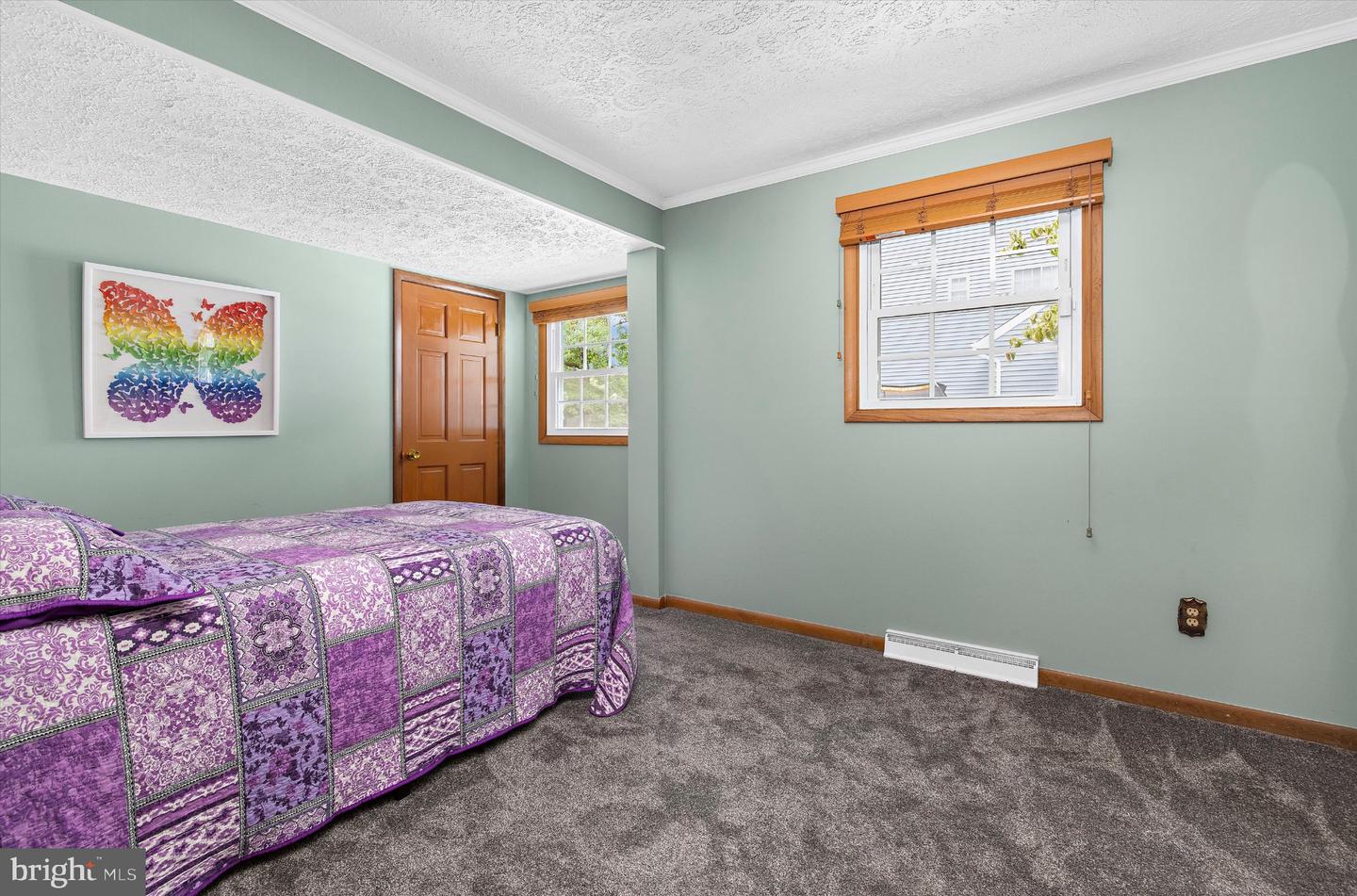 1689 Twickenham Rd Property Photo 25