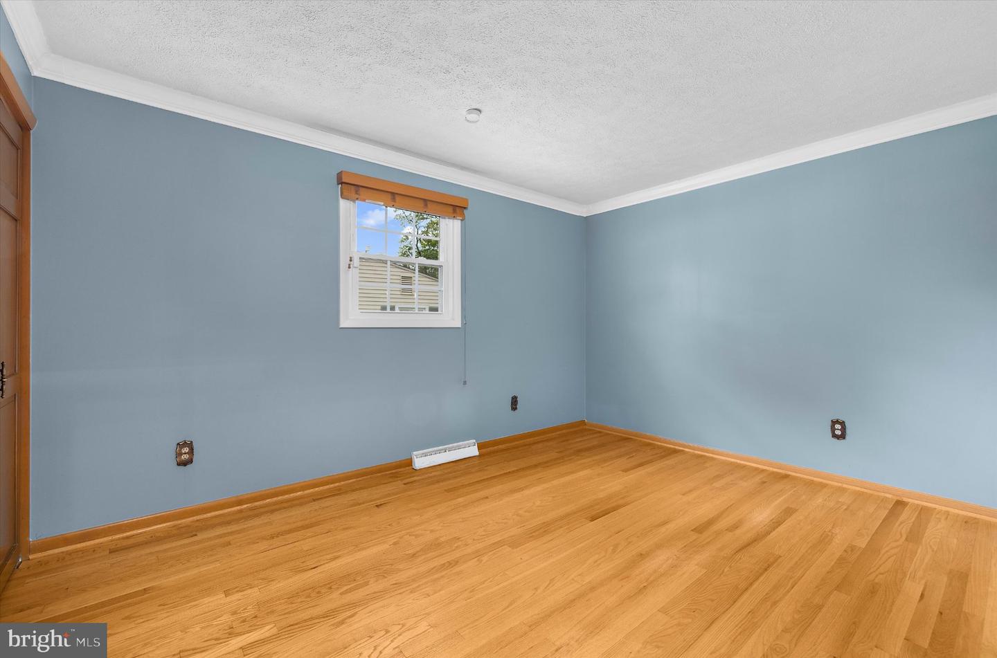 1689 Twickenham Rd Property Photo 28