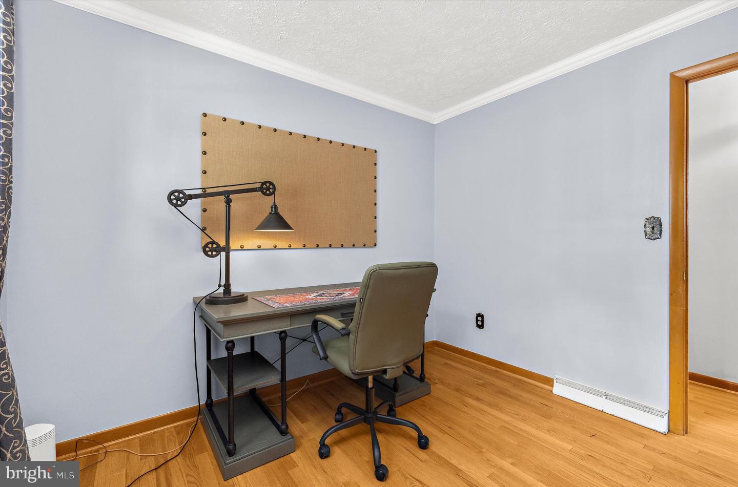 1689 Twickenham Rd Property Photo 30