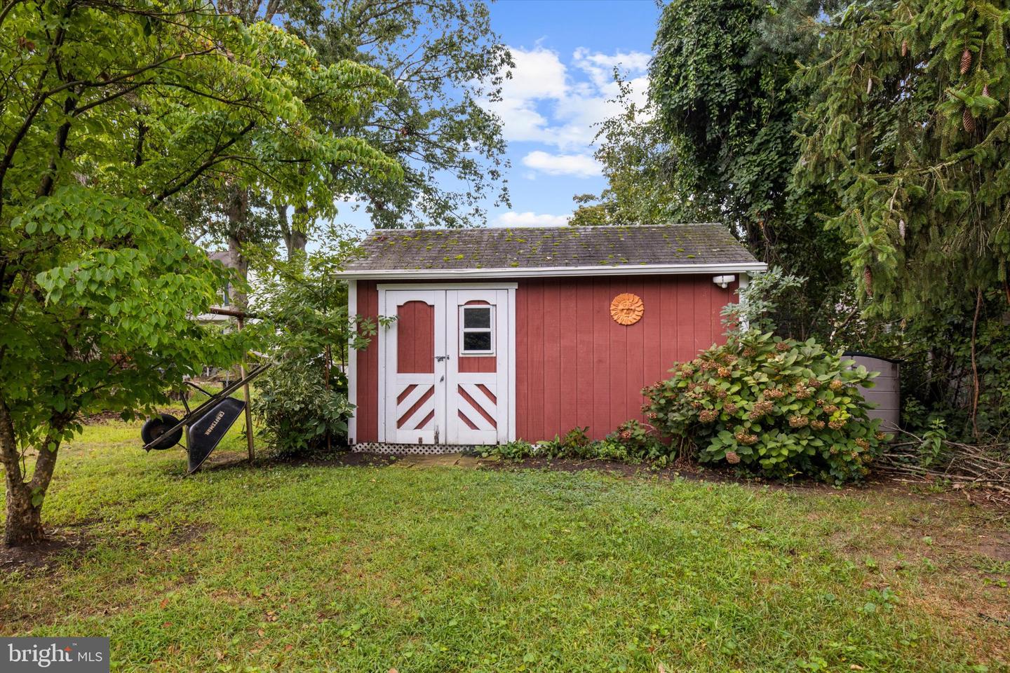 1689 Twickenham Rd Property Photo 31