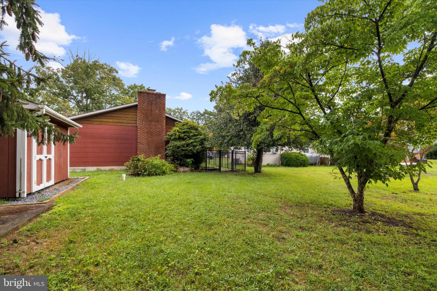 1689 Twickenham Rd Property Photo 33