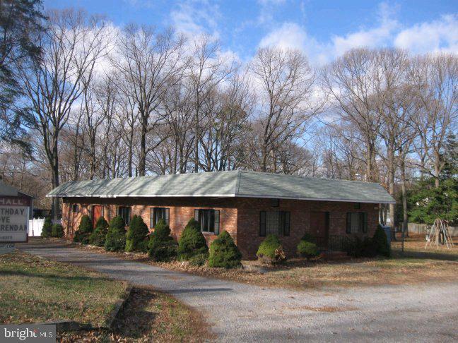 1689 Twickenham Rd Property Photo 55