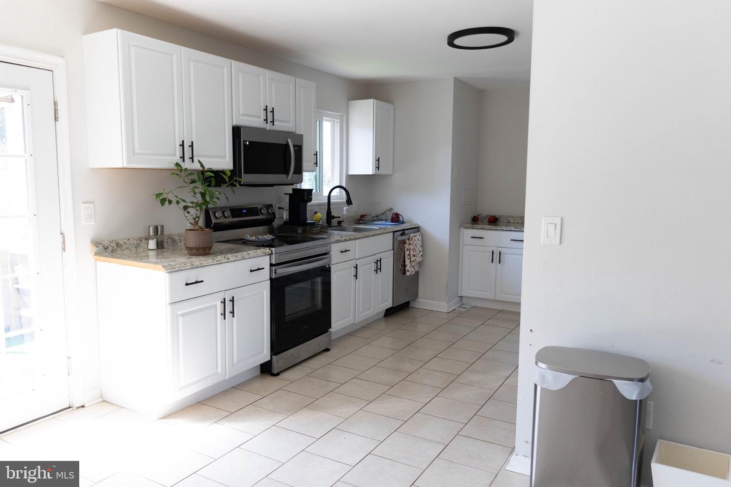 325 Londontown Rd Property Photo 3