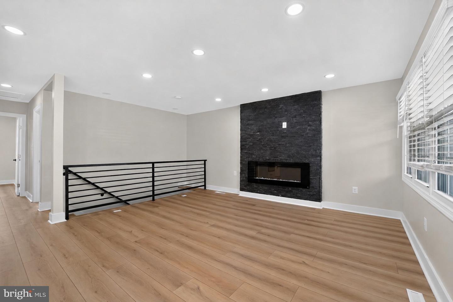 921 Central St Property Photo 6