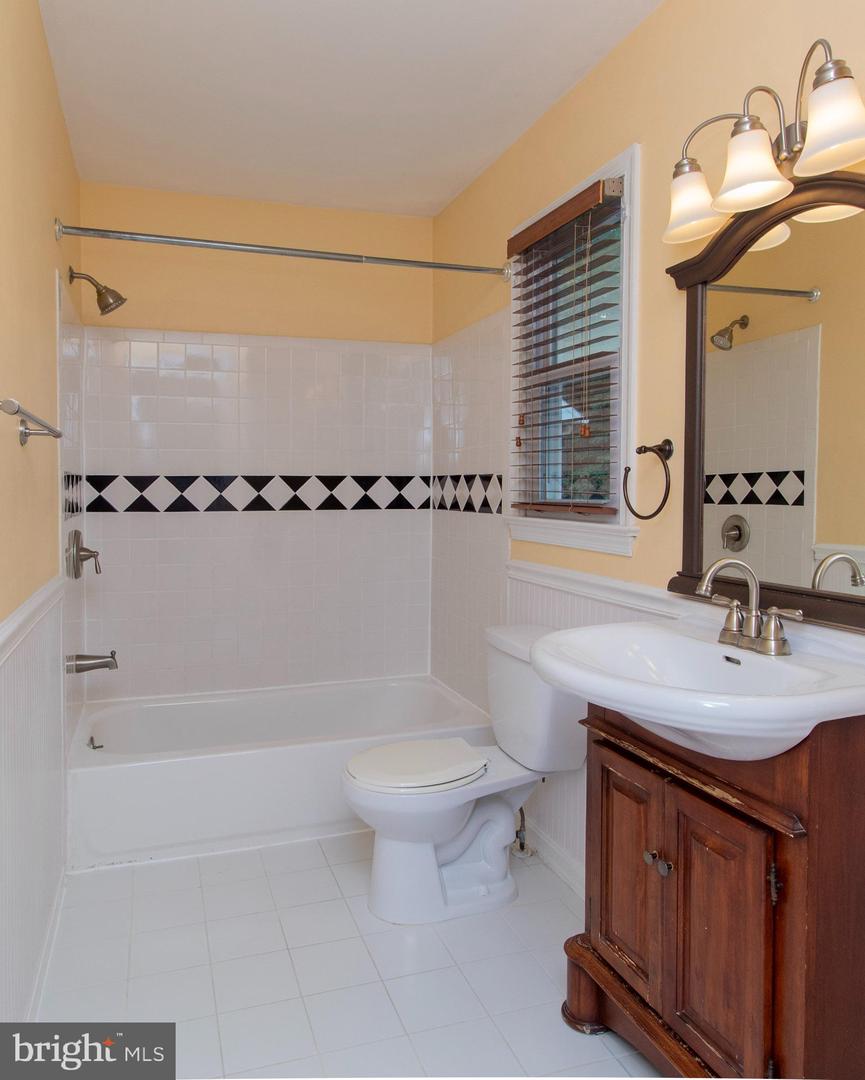 1036 Hyde Park Dr Property Photo 16
