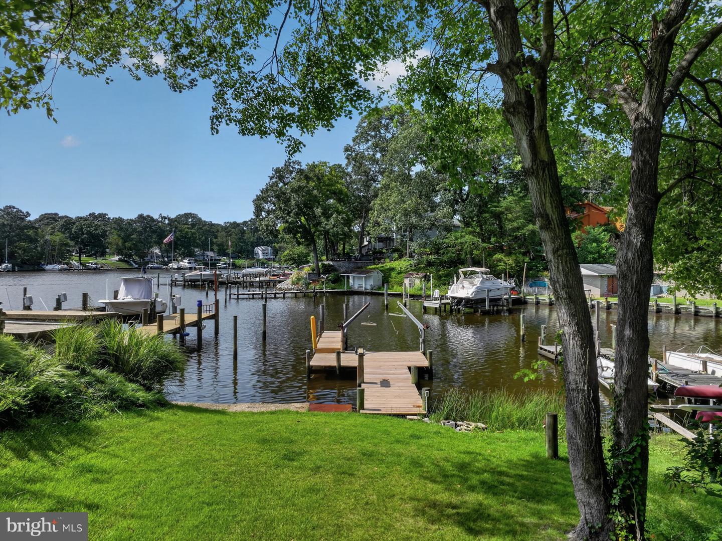 282 Riverside Dr Property Photo 17