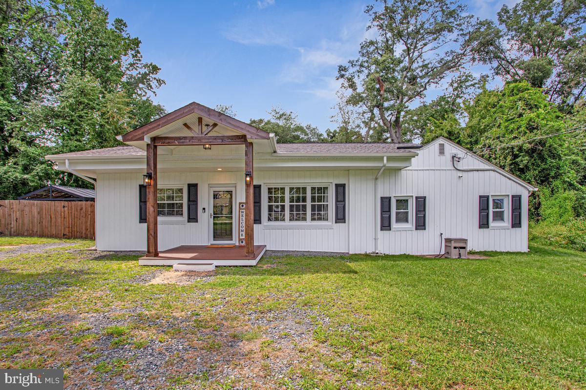 8116 FOXWELL RD