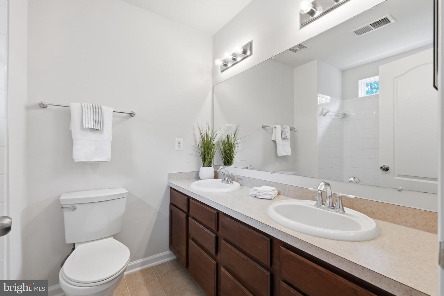 6852 Warfield St Property Photo 17