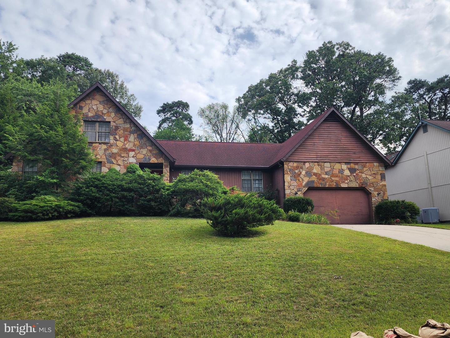 1377 Teaberry Ln E Property Photo 1