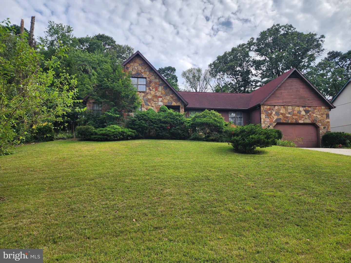 1377 Teaberry Ln E Property Photo 2
